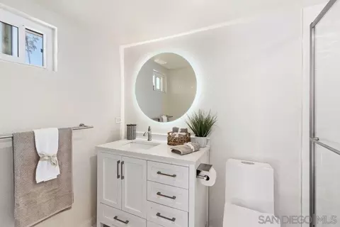 Bath - 7509 Draper #210, La Jolla, CA 92037 photo 1 of 3