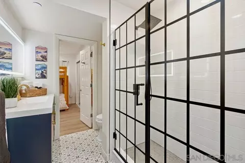 Bath - 7509 Draper #210, La Jolla, CA 92037 photo 3 of 3