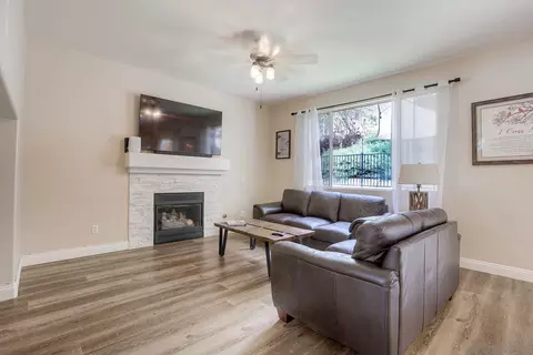 Living - 42066 Chestnut, Temecula, CA 92591 photo 3 of 9