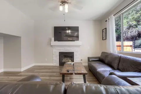 Living - 42066 Chestnut, Temecula, CA 92591 photo 5 of 9