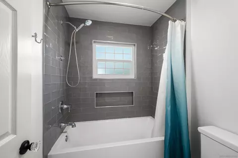 Bath - 9742 Raspberry Ice Ln, La Mesa, CA 91941 photo 6 of 7