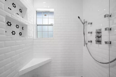 Bath - 9742 Raspberry Ice Ln, La Mesa, CA 91941 photo 4 of 7