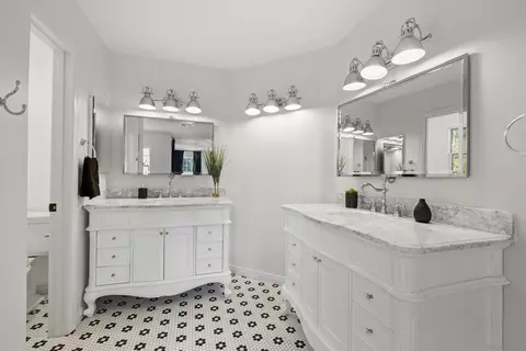 Bath - 9742 Raspberry Ice Ln, La Mesa, CA 91941 photo 2 of 7