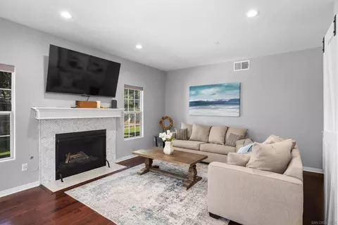 Living - 9742 Raspberry Ice Ln, La Mesa, CA 91941 photo 4 of 4