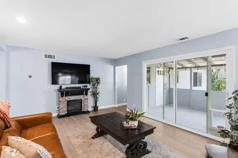 Living - 125 Encanto Dr, Escondido, CA 92027 photo 2 of 2