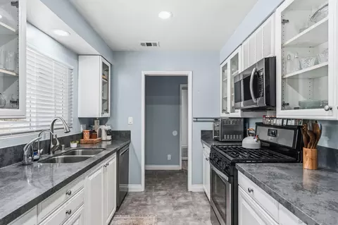 Kitchen - 125 Encanto Dr, Escondido, CA 92027 photo 3 of 4