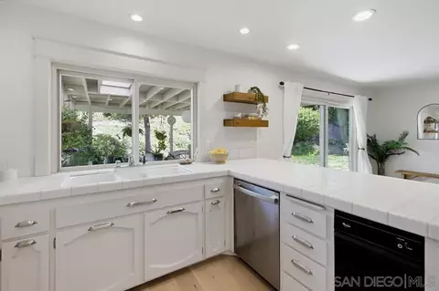 Kitchen - 2394 Valley Mill Rd, El Cajon, CA 92020 photo 3 of 5