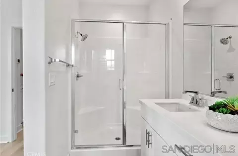 Bath - 4382 Pacifica Way #1, Oceanside, CA 92056 photo 4 of 6