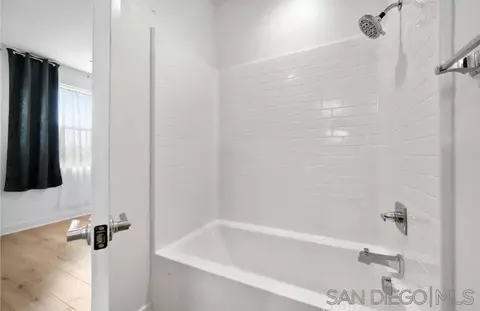 Bath - 4382 Pacifica Way #1, Oceanside, CA 92056 photo 6 of 6