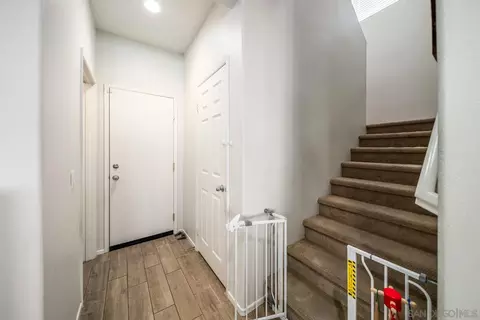 Entry Way - 337 Dun Blazer Way, Fallbrook, CA 92028 photo 3 of 4