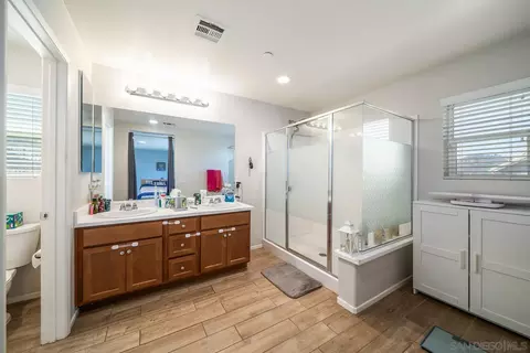 Bath - 337 Dun Blazer Way, Fallbrook, CA 92028 photo 2 of 3