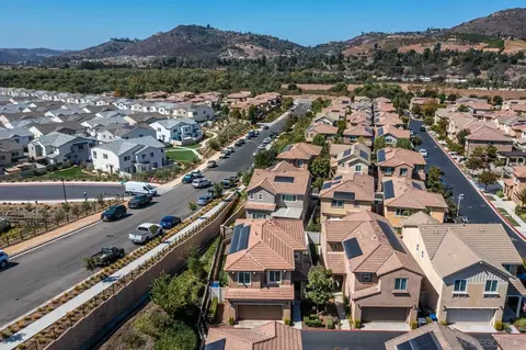 View/Area - 337 Dun Blazer Way, Fallbrook, CA 92028 photo 2 of 19