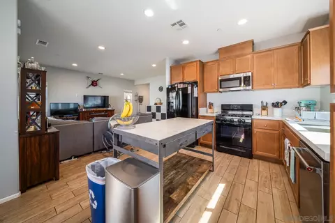 Kitchen - 337 Dun Blazer Way, Fallbrook, CA 92028 photo 3 of 5
