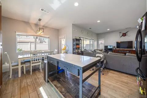Kitchen - 337 Dun Blazer Way, Fallbrook, CA 92028 photo 5 of 5
