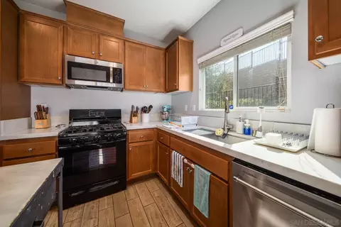 Kitchen - 337 Dun Blazer Way, Fallbrook, CA 92028 photo 4 of 5