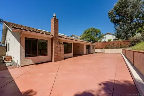 Exterior - 2268 Valley Rd, Oceanside, CA 92056 photo 2 of 5