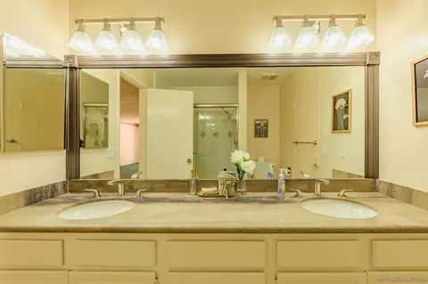 Bath - 2268 Valley Rd, Oceanside, CA 92056 photo 2 of 5
