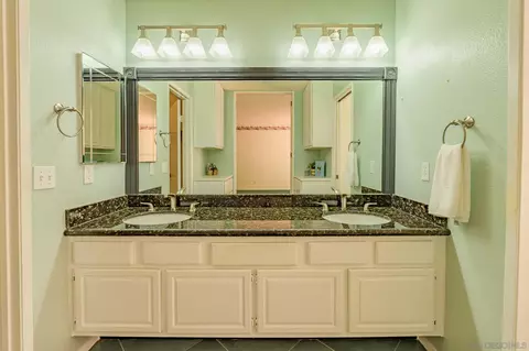 Bath - 2268 Valley Rd, Oceanside, CA 92056 photo 4 of 5