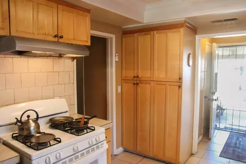 Kitchen - 580 Kit, Hemet, CA 92543 photo 2 of 6