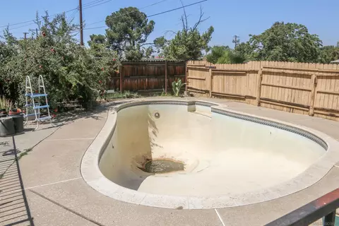 Exterior - 580 Kit, Hemet, CA 92543 photo 8 of 17