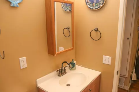 Bath - 580 Kit, Hemet, CA 92543 photo 1 of 3
