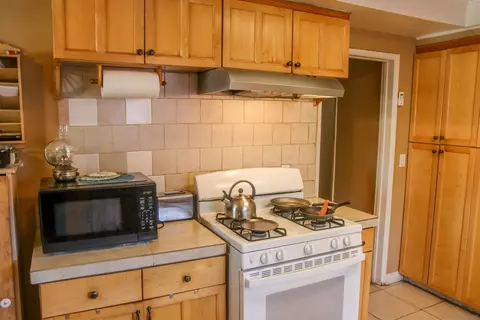 Kitchen - 580 Kit, Hemet, CA 92543 photo 3 of 6