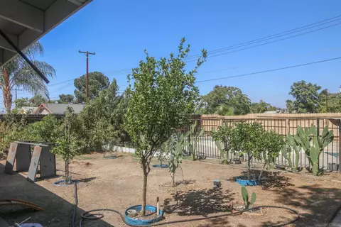Exterior - 580 Kit, Hemet, CA 92543 photo 7 of 17