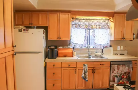 Kitchen - 580 Kit, Hemet, CA 92543 photo 4 of 6