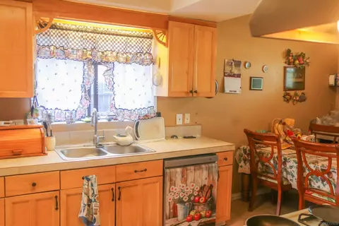 Kitchen - 580 Kit, Hemet, CA 92543 photo 1 of 6