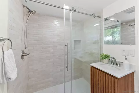 Bath - 14475 Pebble Canyon Dr, Poway, CA 92064 photo 1 of 3