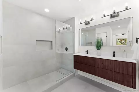Bath - 14475 Pebble Canyon Dr, Poway, CA 92064 photo 2 of 3