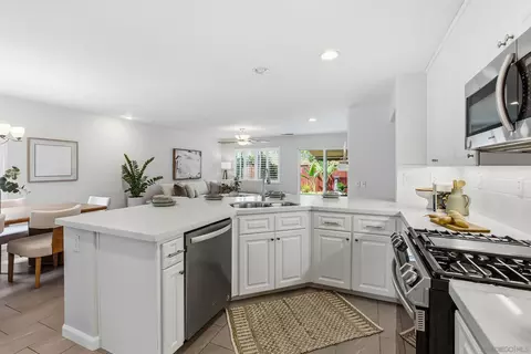 Kitchen - 1053 Manteca, Oceanside, CA 92057 photo 3 of 4