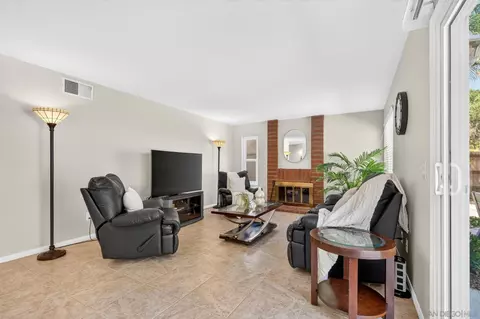 Living - 13056 Triumph, Poway, CA 92064 photo 3 of 5