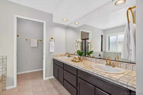 Bath - 13056 Triumph, Poway, CA 92064 photo 2 of 4