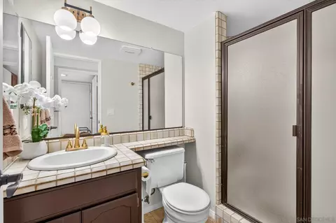 Bath - 13056 Triumph, Poway, CA 92064 photo 1 of 4