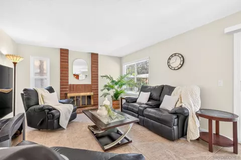 Living - 13056 Triumph, Poway, CA 92064 photo 4 of 5