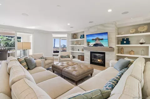 Living - 464 Prospect St #101, La Jolla, CA 92037 photo 1 of 4