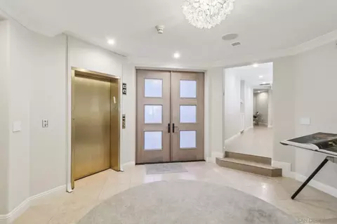 Entry Way - 464 Prospect St #101, La Jolla, CA 92037 photo 2 of 3