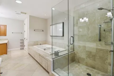 Bath - 464 Prospect St #101, La Jolla, CA 92037 photo 3 of 6