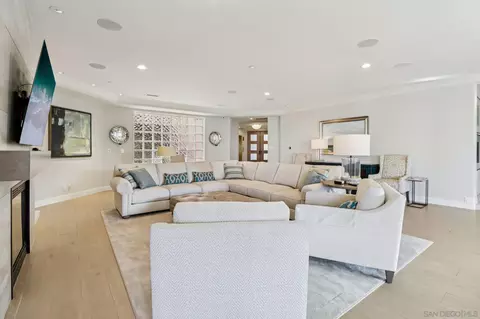 Living - 464 Prospect St #101, La Jolla, CA 92037 photo 3 of 4