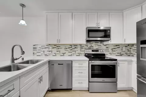 Kitchen - 4262 Parks #207, La Mesa, CA 91941 photo 4 of 7