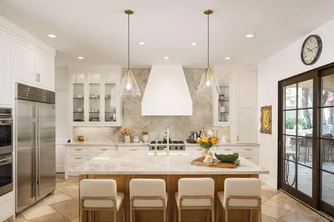 1040 Crest Dr, Encinitas, CA 92024