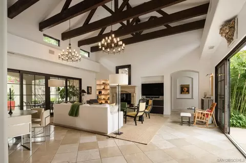 Living - 1040 Crest Dr, Encinitas, CA 92024 photo 4 of 6