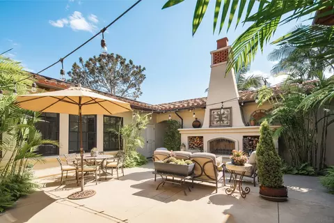 Exterior - 1040 Crest Dr, Encinitas, CA 92024 photo 2 of 15