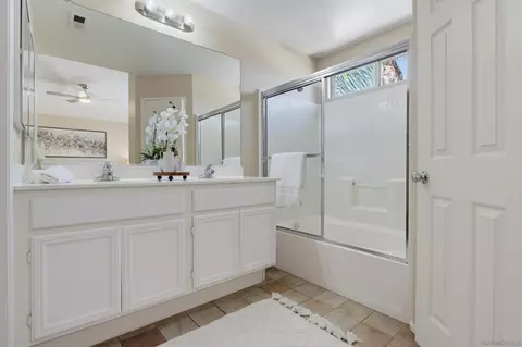 Bath - 4724 Ventana Way, Oceanside, CA 92057 photo 1 of 4