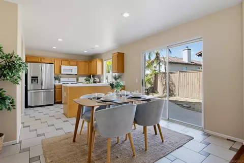 Dining - 4724 Ventana Way, Oceanside, CA 92057 photo 1 of 3