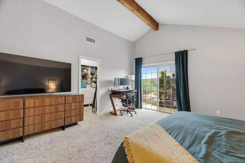 Bedroom - 29760 Eagle Point Dr, Canyon Lake, CA 92587 photo 2 of 7