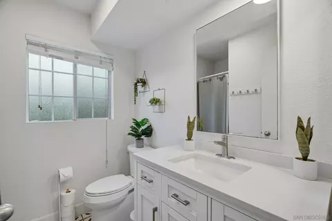 Bath - 29760 Eagle Point Dr, Canyon Lake, CA 92587 photo 1 of 3