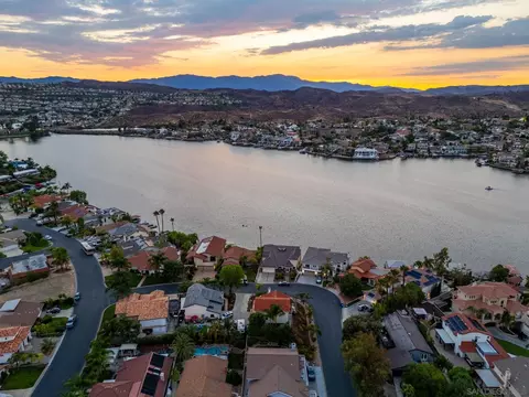 View/Area - 29760 Eagle Point Dr, Canyon Lake, CA 92587 photo 4 of 11