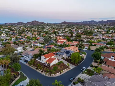 View/Area - 29760 Eagle Point Dr, Canyon Lake, CA 92587 photo 3 of 11